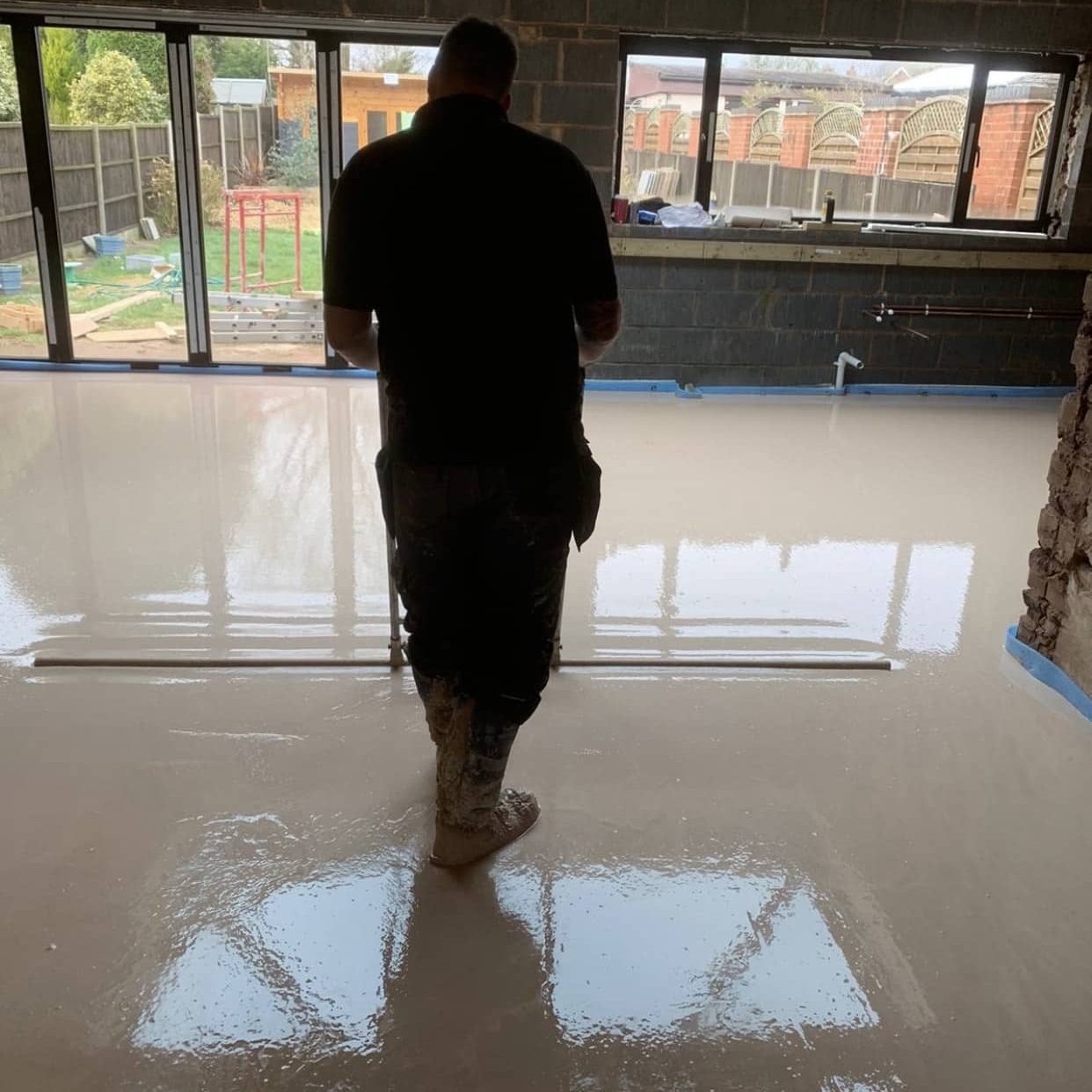 Smoothing Floor Screed process - kitchen extension